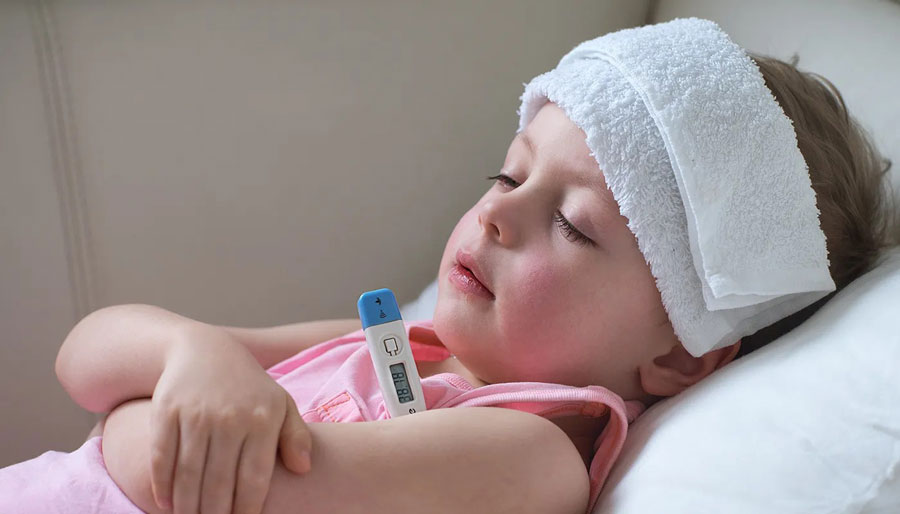 علل شایع تب در کودکان؛ چه زمانی باید نگران شویم؟